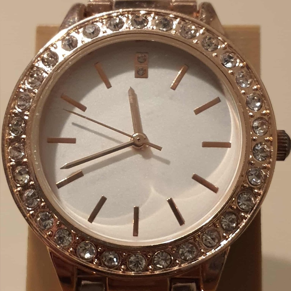 🦋10/$20🦋 FMDAL886 Goldtone/Silver Rhinestone Women's Watch